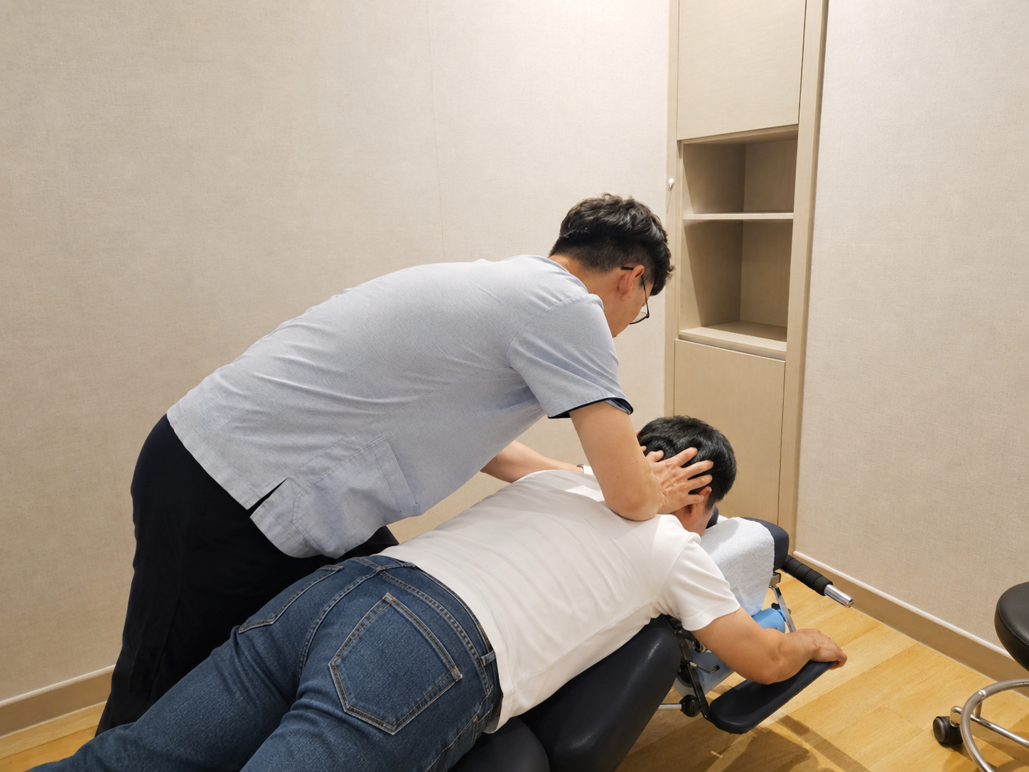You are currently viewing 동탄교통사고한의원, 사고 후 통증이 늦게 나타나는 이유와 관리 방법